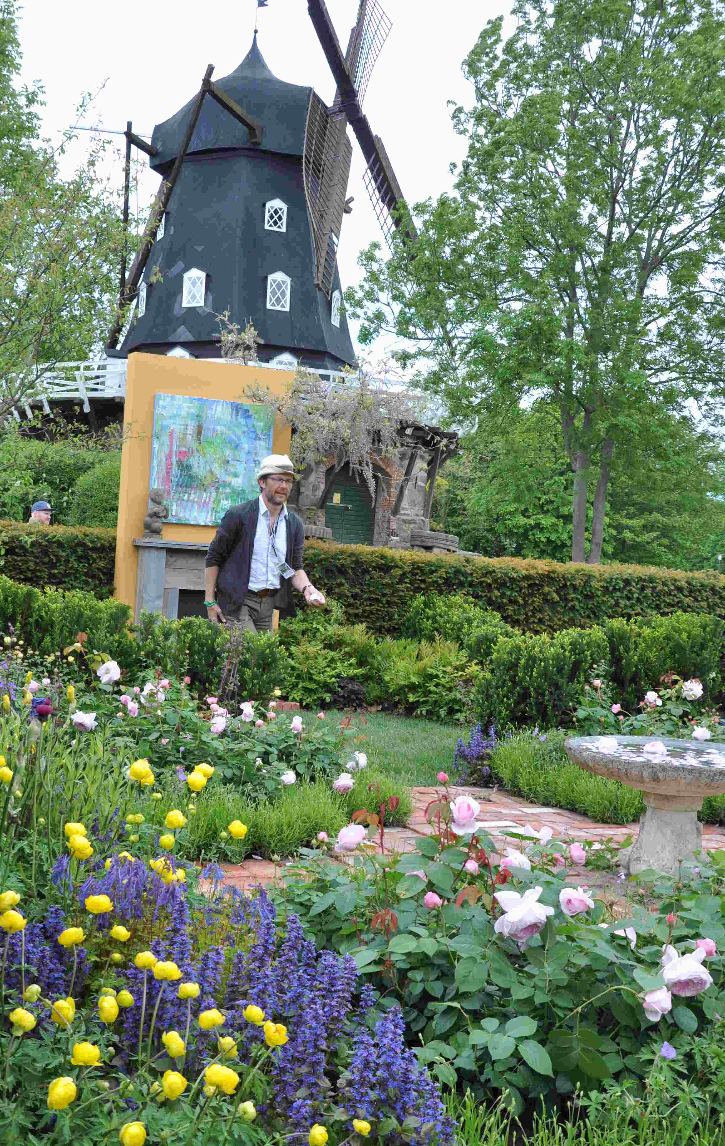 Konstnärens trädgård visade både måleri och blomsterkonst i engelsk stil.